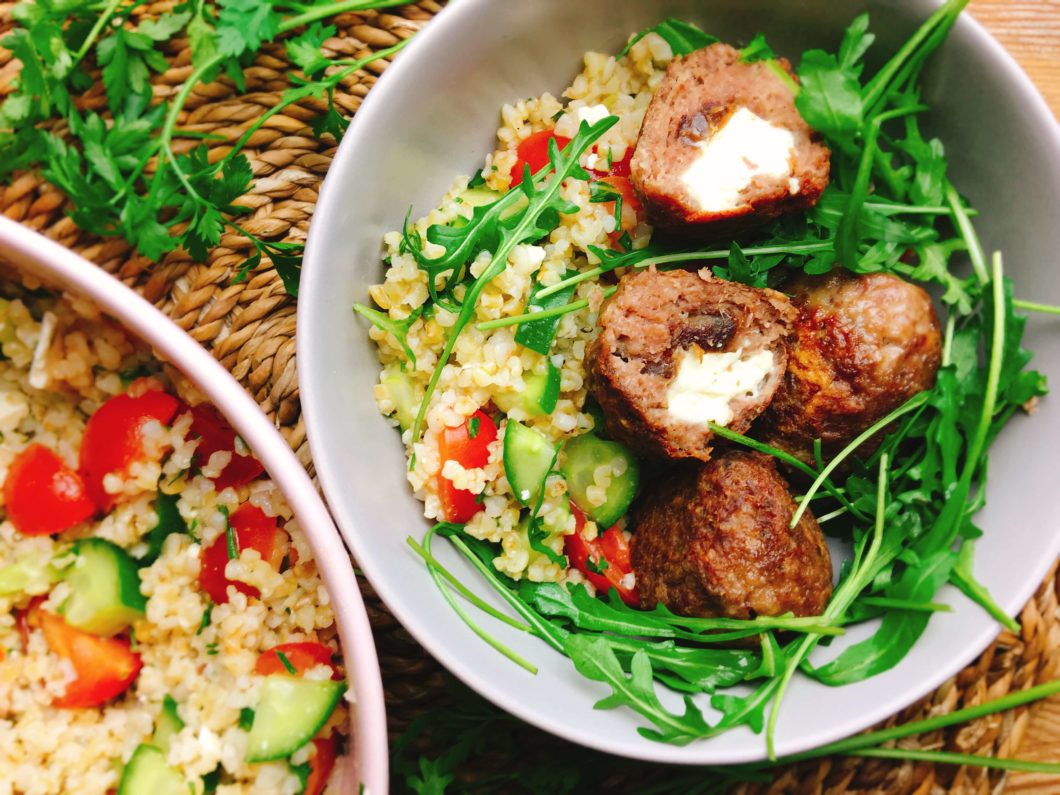 Rezept für Orientalischer Bulgursalat mit gefüllten Hackbällchen