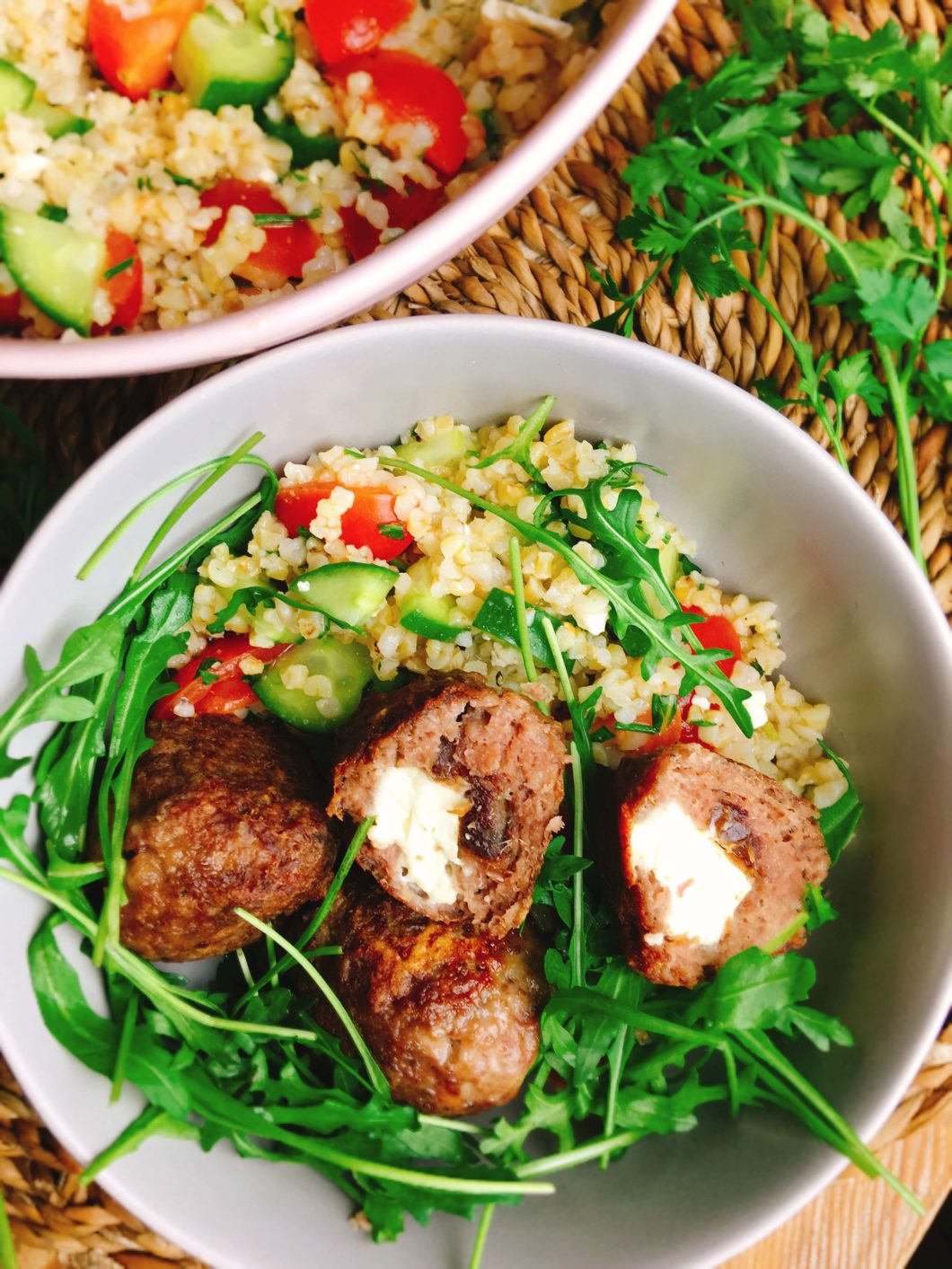 Rezept für Orientalischer Bulgursalat mit gefüllten Hackbällchen