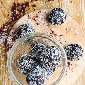 Rezept für Energy balls mit Walnüssen, Datteln und Kakao