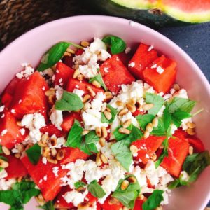 Rezept für Wassermelonensalat mit Schafskäse und Pinienkernen
