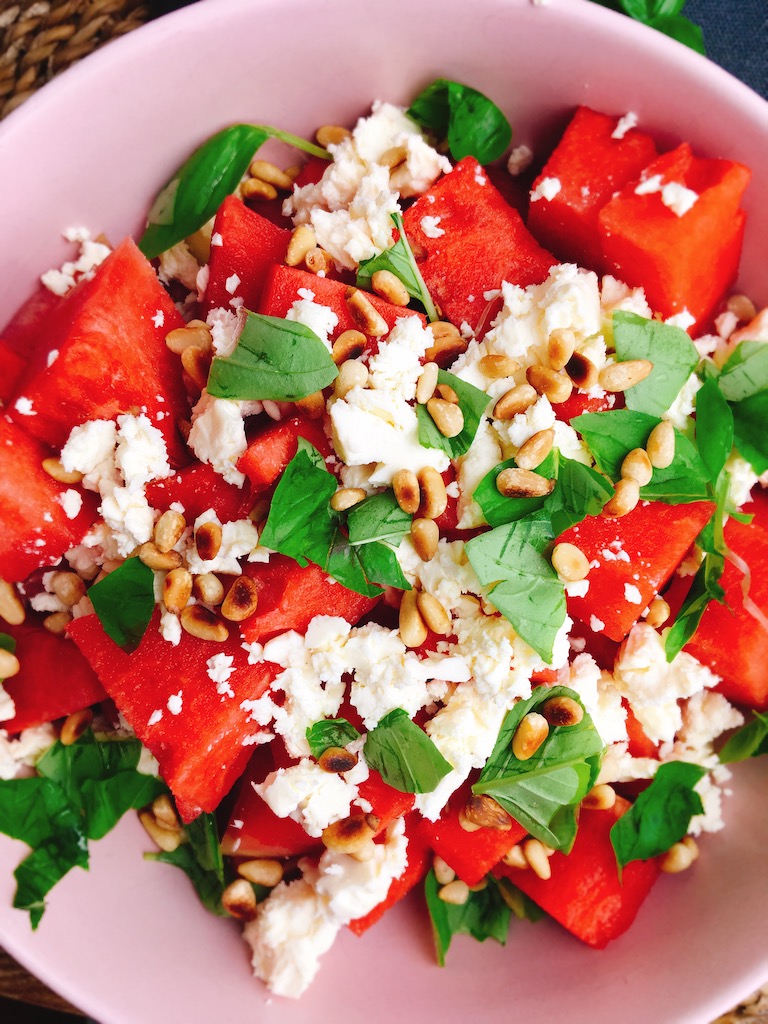 Rezept für Wassermelonensalat mit Schafskäse und Pinienkernen