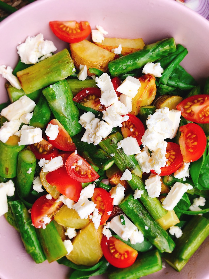 Rezept für einen gesunden Spargelsalat mit Ofenkartoffeln